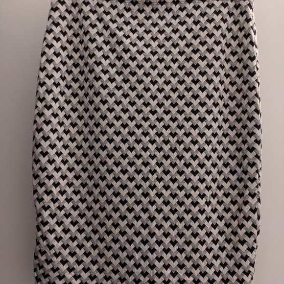 Max Studio knee length pencil skirt size S - Picture 4 of 4